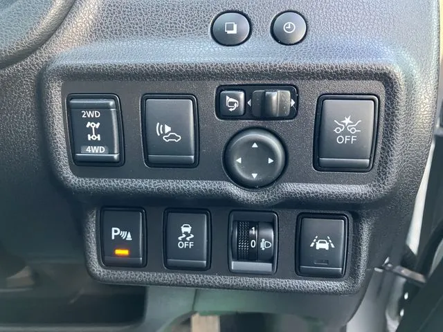 ニッサン　ノート　４ＷＤ