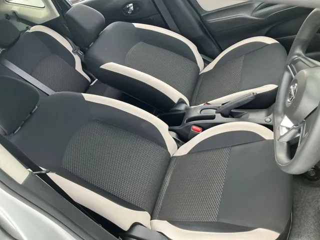 ニッサン　ノート　４ＷＤ