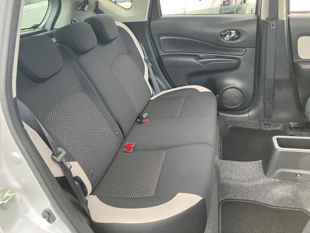 ニッサン　ノート　４ＷＤ