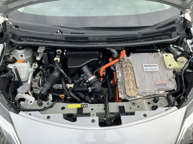 ニッサン　ノート　４ＷＤ