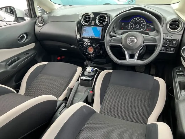 ニッサン　ノート　４ＷＤ