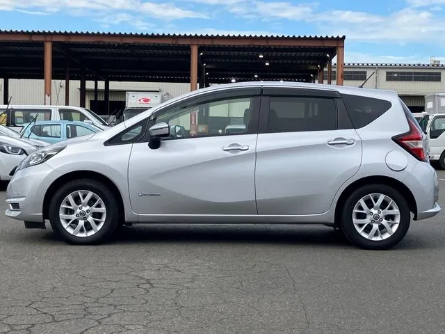 ニッサン　ノート　４ＷＤ