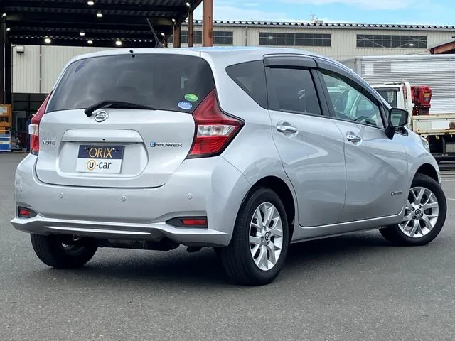 ニッサン　ノート　４ＷＤ