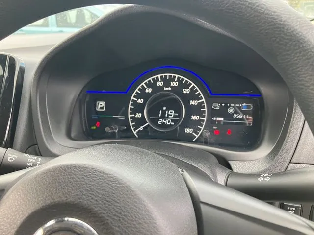 ニッサン　ノート　４ＷＤ