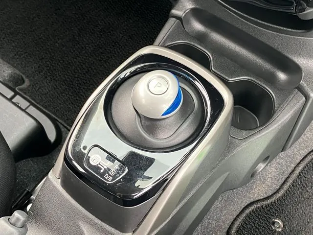 ニッサン　ノート　４ＷＤ