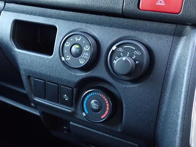 ハイエースバン　１．２５ｔ　２ＷＤ（トヨタ）の車両写真