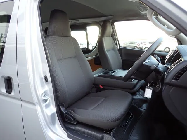 ハイエースバン　１．２５ｔ　２ＷＤ（トヨタ）の車両写真