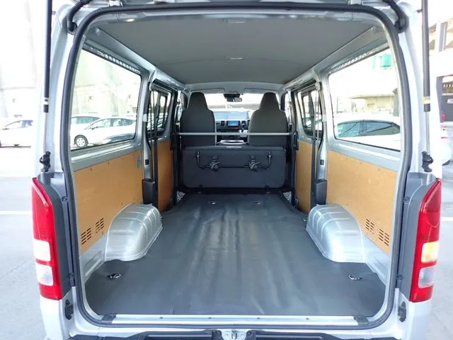 ハイエースバン　１．２５ｔ　２ＷＤ（トヨタ）の車両写真