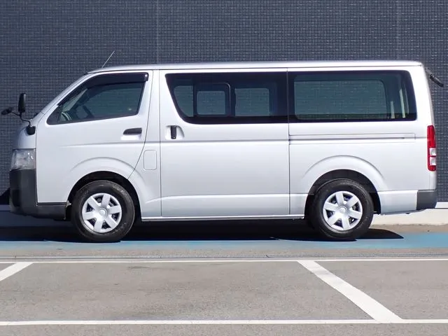ハイエースバン　１．２５ｔ　２ＷＤ（トヨタ）の車両写真