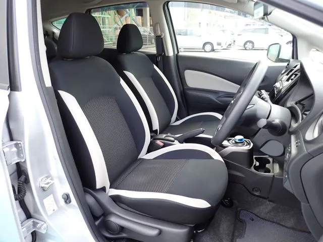 ノート(ニッサン)の車両写真