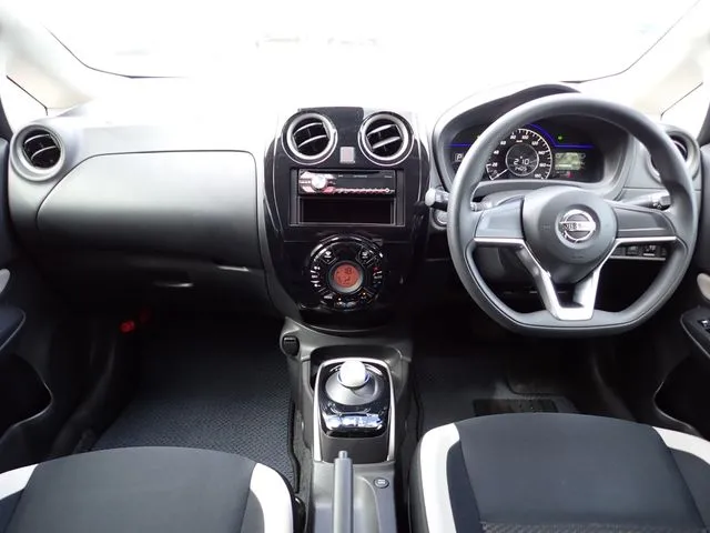 ノート(ニッサン)の車両写真