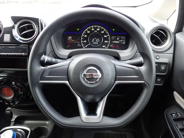 ノート(ニッサン)の車両写真