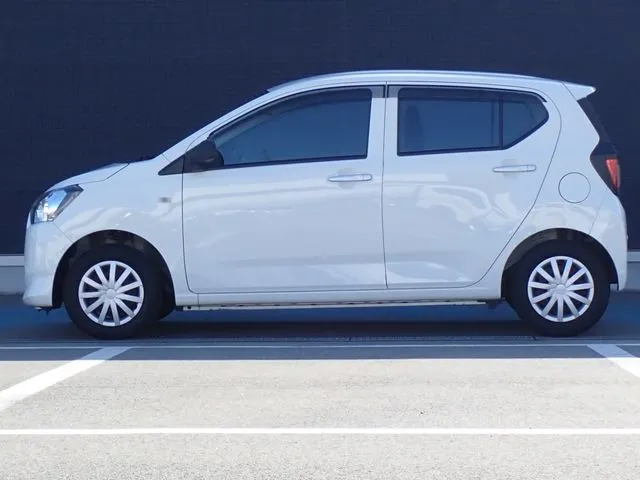 ミラ　イース（ダイハツ）の車両写真