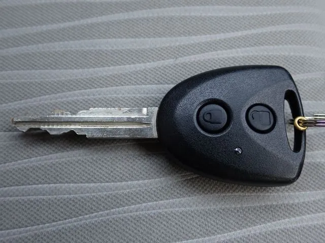 ミラ　イース（ダイハツ）の車両写真