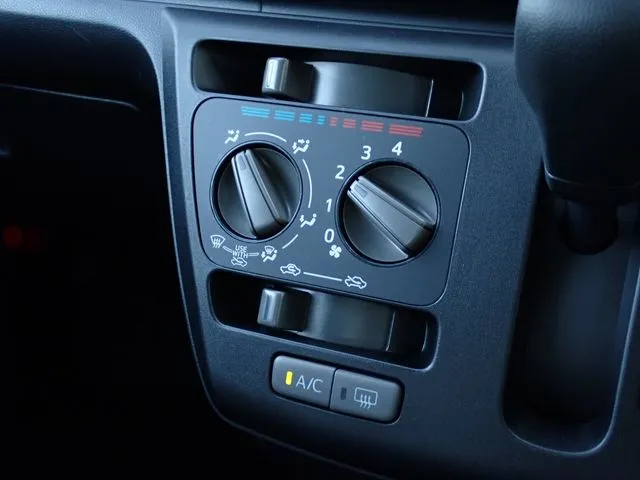 ミラ　イース（ダイハツ）の車両写真