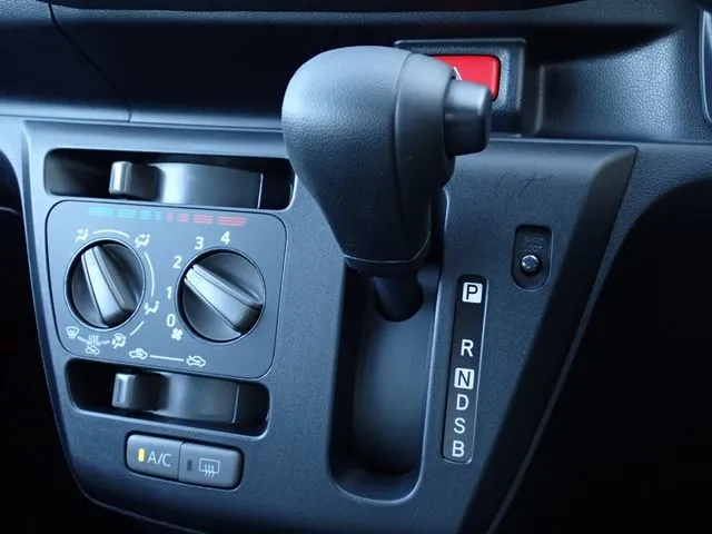 ミラ　イース（ダイハツ）の車両写真