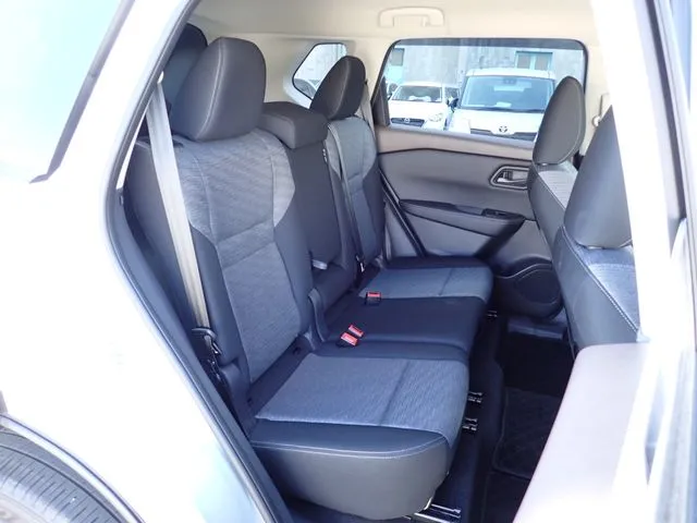 ニッサン　エクストレイル　ハイブリッド　２ＷＤ