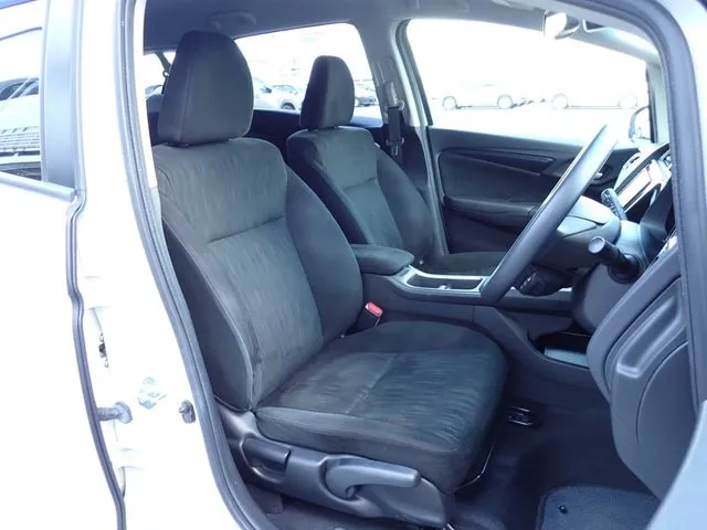 シャトル　ハイブリッド（ホンダ）の車両写真