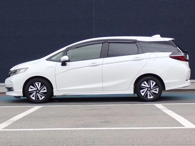 シャトル　ハイブリッド（ホンダ）の車両写真