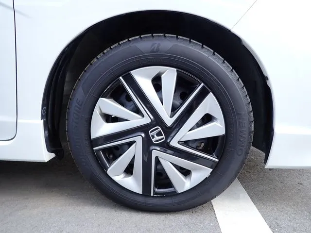 シャトル　ハイブリッド（ホンダ）の車両写真