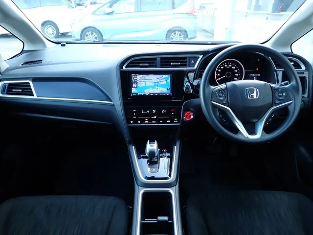 シャトル　ハイブリッド（ホンダ）の車両写真