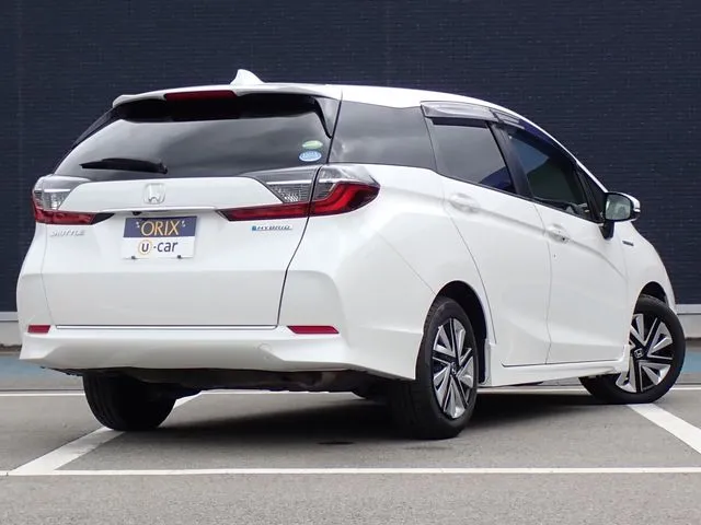 シャトル　ハイブリッド（ホンダ）の車両写真
