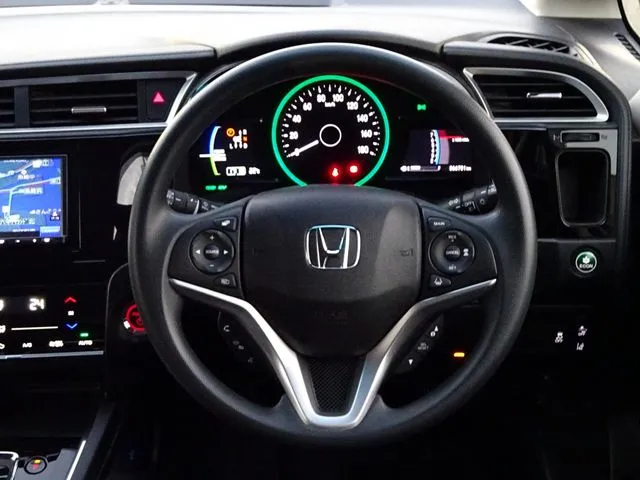 シャトル　ハイブリッド（ホンダ）の車両写真