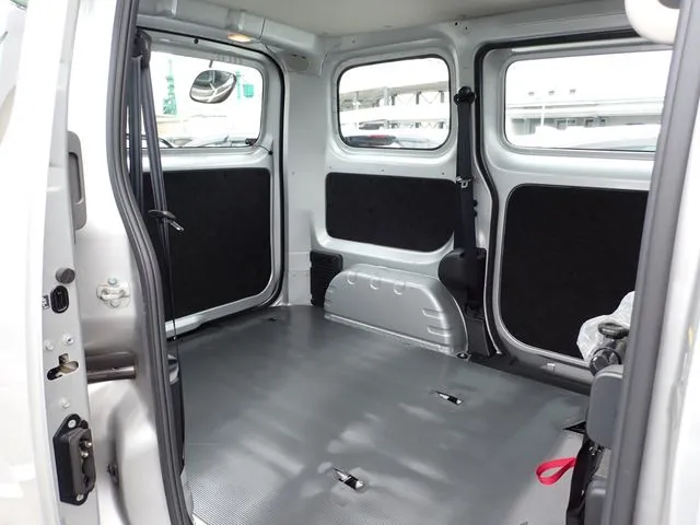 NV200バネットバン(ニッサン)の車両写真