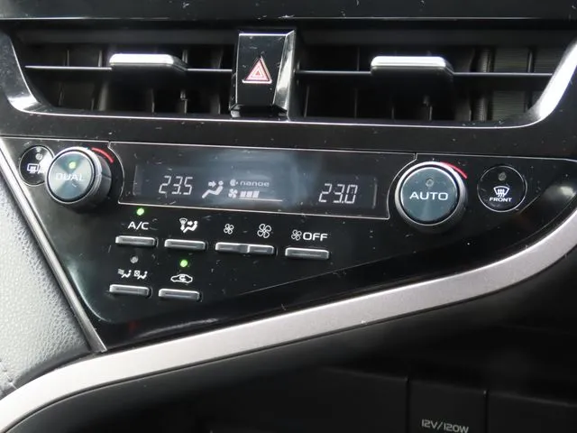 カムリ　ハイブリッド（トヨタ）の車両写真