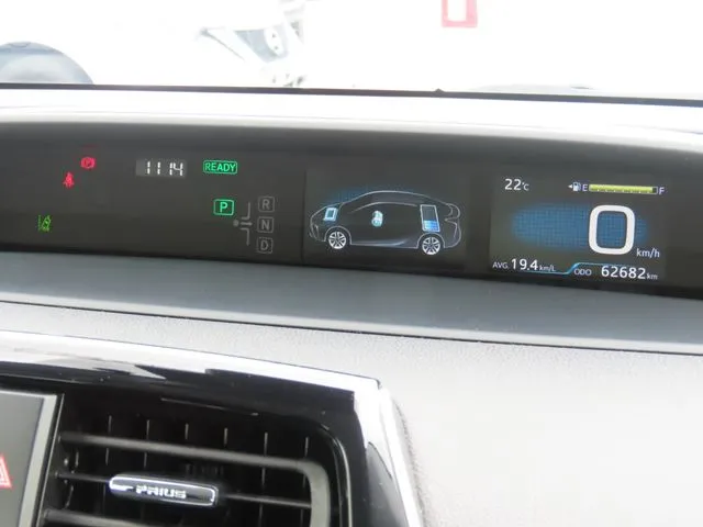 プリウス（トヨタ）の車両写真