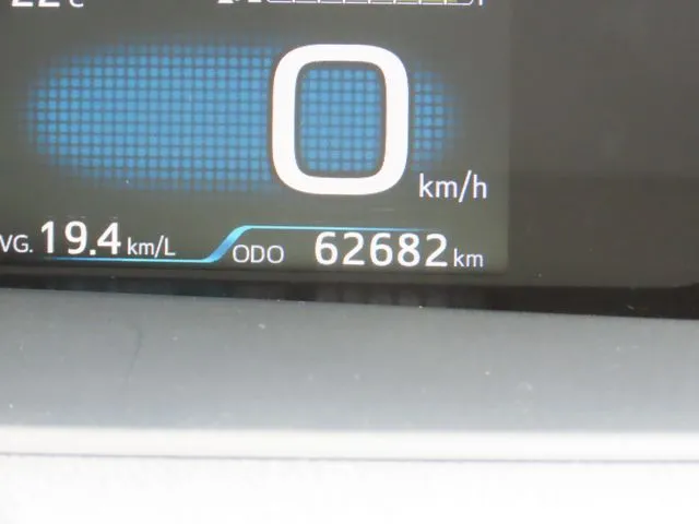 プリウス（トヨタ）の車両写真