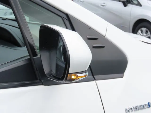 プリウス（トヨタ）の車両写真