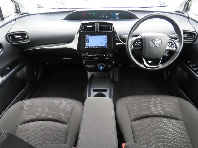 プリウス（トヨタ）の車両写真