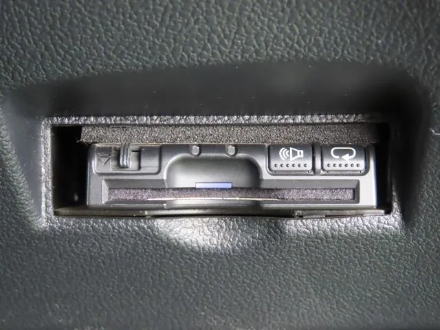 プリウス（トヨタ）の車両写真