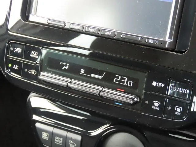 プリウス（トヨタ）の車両写真