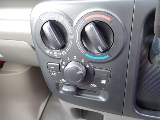 エブリイバン（スズキ）の車両写真