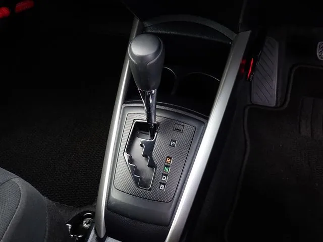 トヨタ　カローラフィールダー　ハイブリッド