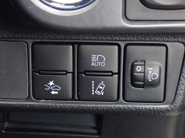 トヨタ　カローラフィールダー　ハイブリッド