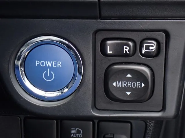 トヨタ　カローラフィールダー　ハイブリッド