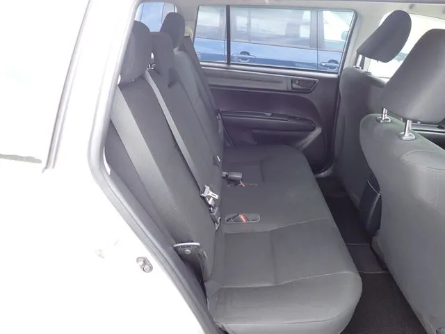 トヨタ　カローラフィールダー　ハイブリッド