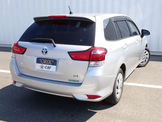 トヨタ　カローラフィールダー　ハイブリッド