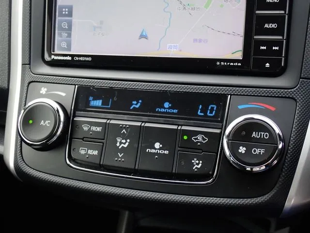 トヨタ　カローラフィールダー　ハイブリッド