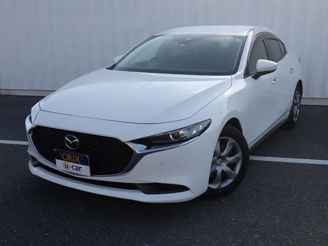 マツダ　ＭＡＺＤＡ３　セダン