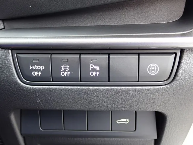 マツダ　ＭＡＺＤＡ３　セダン