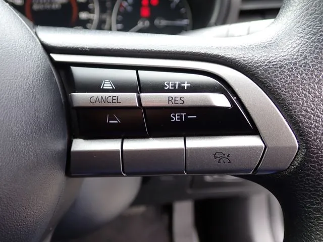 マツダ　ＭＡＺＤＡ３　セダン