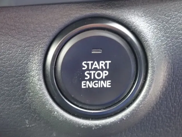 マツダ　ＭＡＺＤＡ３　セダン