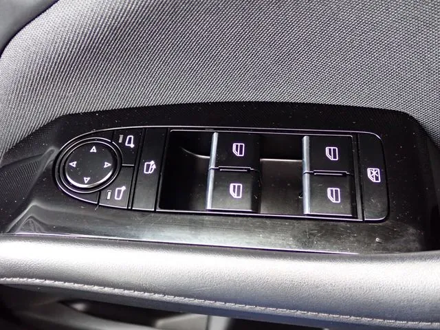 マツダ　ＭＡＺＤＡ３　セダン