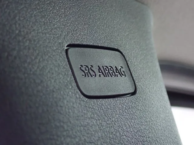 マツダ　ＭＡＺＤＡ３　セダン