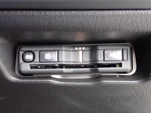 マツダ　ＭＡＺＤＡ３　セダン