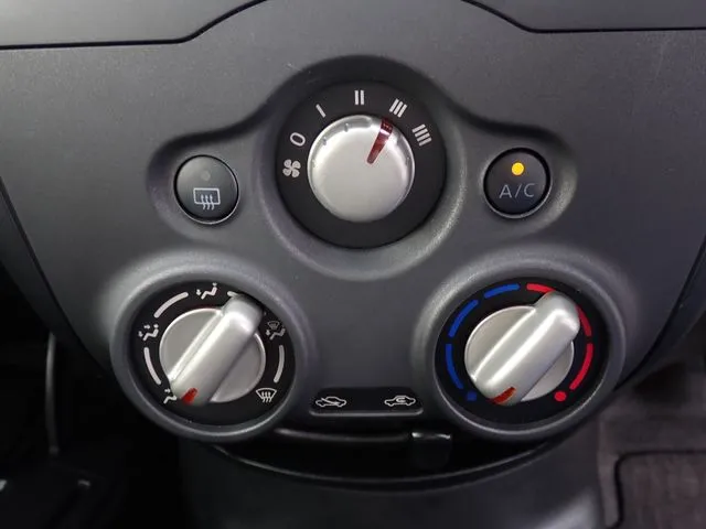 ノート（ニッサン）の車両写真